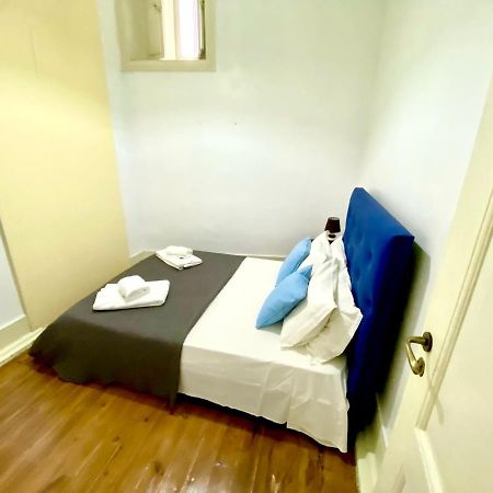 Relax Chiado 3 - Cute Little Double Room With Shared Bathroom 리스본 외부 사진